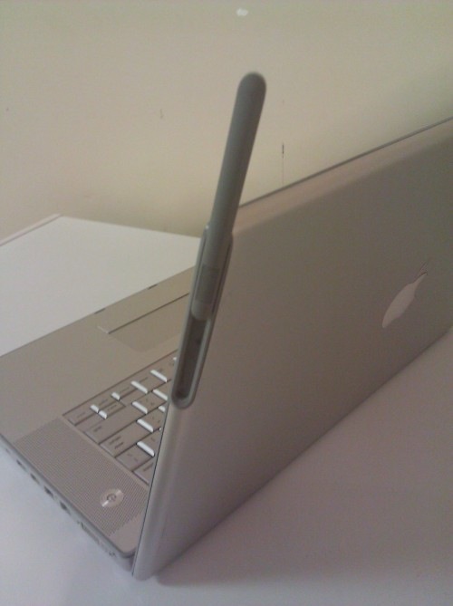 Su eBay compare un prototipo di MacBook Pro con modem 3G