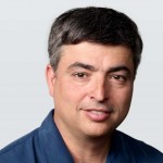 Eddy Cue risponde alle accuse: “non possiamo trattare libri e riviste diversamente da come trattiamo Farmville”