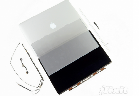 iFixit smonta il Retina display del nuovo MacBook Pro e lo definisce una “meraviglia dell’ingegneria”