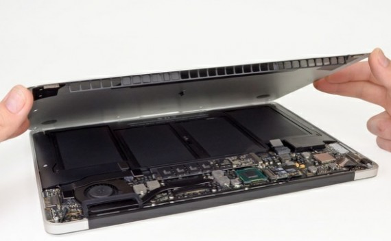 iFixit smonta il nuovo MacBook Air da 13 pollici