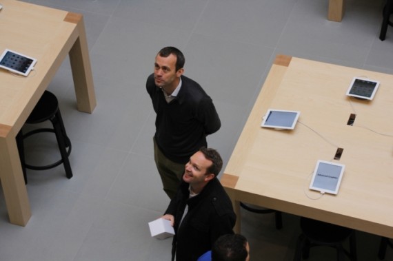 John Browett di Apple prepara gli impiegati in vista del lancio di nuovi prodotti