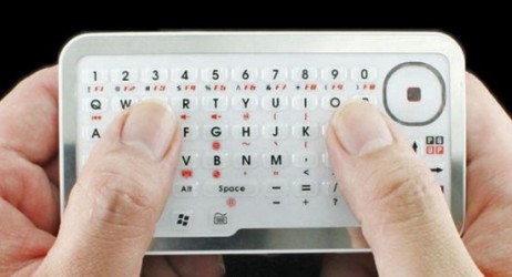 Questo mouse-tastiera è più piccolo del tuo iPhone