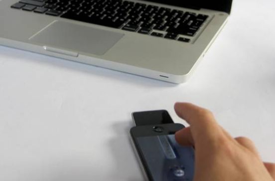 Presentato al CES 2013 Mauz, l’accessorio che consente di utilizzare l’iPhone come mouse