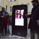 La Russia ricorda Steve Jobs con un iPhone gigante