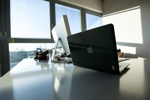 Nuove custodie protettive AIINO colorate e personalizzabili per MacBook Air, MacBook Pro e MacBook Retina