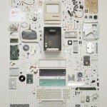 Mac Classic disassemblato in migliaia di pezzi