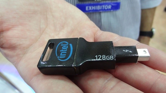 Intel presenta un prototipo di chiavetta Thunderbolt da 128GB