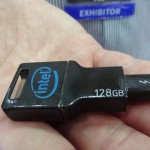 Intel presenta un prototipo di chiavetta Thunderbolt da 128GB