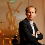 Apple assume l’ex amministratore delegato di Yves Saint Laurent: Paul Deneve