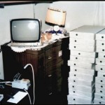 Steve Jobs scattò questa foto della prima spedizione del primo Apple I nel 1976, che cosa notate?