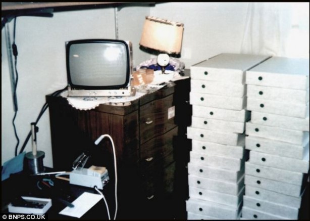 Steve Jobs scattò questa foto della prima spedizione del primo Apple I nel 1976, che cosa notate?