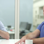 Online il trailer per l’asta dei prodotti (RED) con protagonista Jony Ive