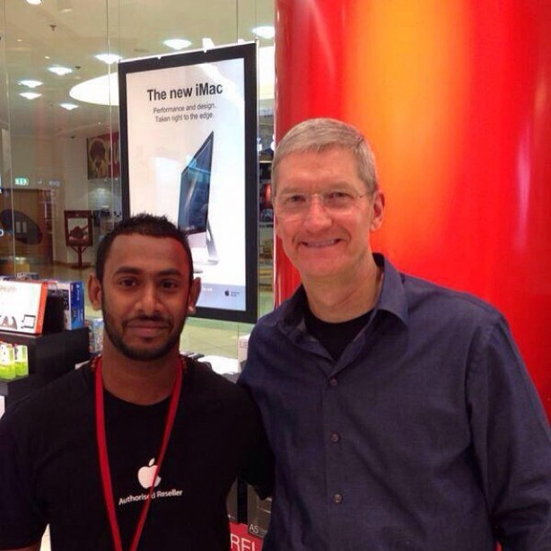 Apple: Tim Cook visita gli Emirati Arabi