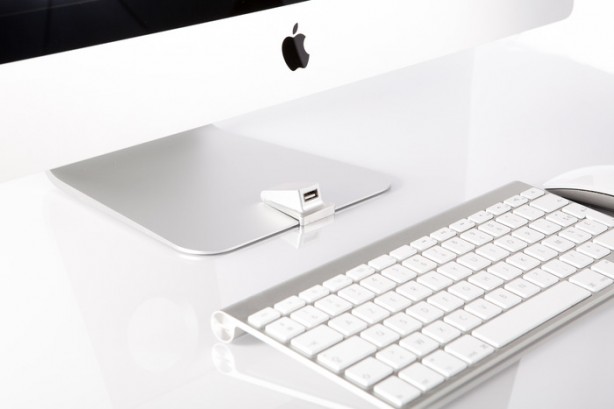 La porta USB davanti all’iMac, finalmente!