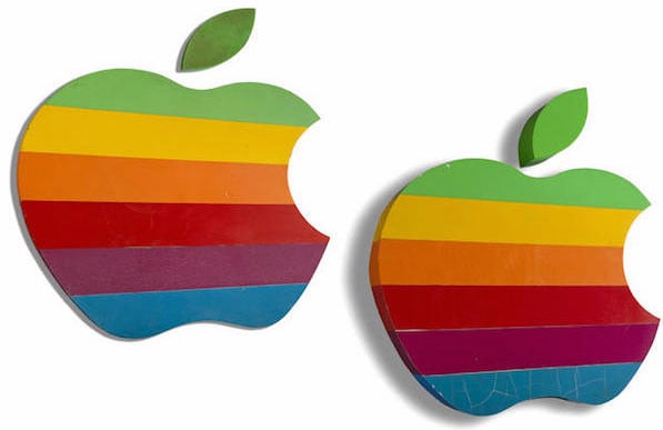 Sono state messe in vendita all’asta due insegne classiche Apple