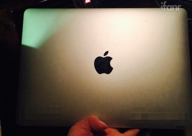 Nuove foto mostrano il presunto MacBook Air da 12″