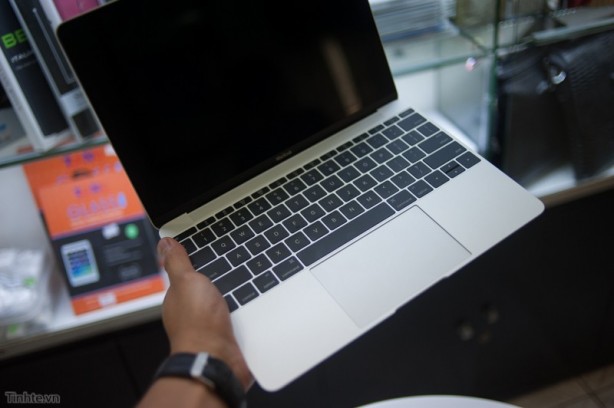 Appare in rete il primo video unboxing del nuovo MacBook