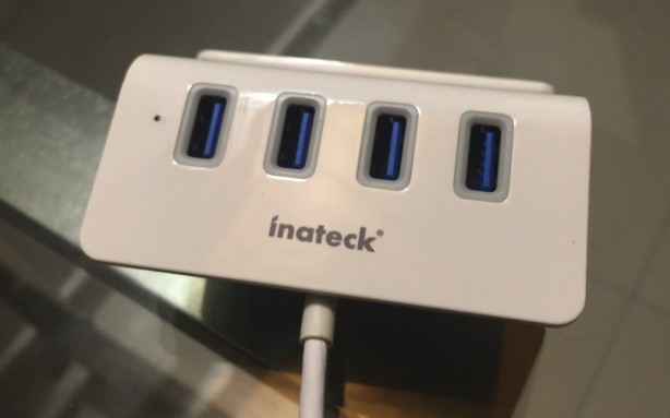 Inateck caricatore portatile con 4 porte USB per iPhone e iPad, ora in  offerta su  - Recensione iPhoneItalia - iPhone Italia