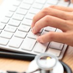 La salute passa sempre di più per il web: rischi e vantaggi delle nuove tecnologie