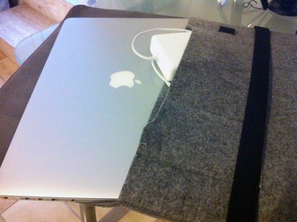 Case EasyAcc per MacBook Pro Retina da 15″. Comodo, versatile e… in sconto | Recensione