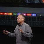 Phil Schiller: “Vendite record per i MacBook Pro, e sul lettore di SD card…”