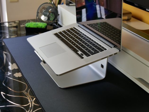 Stand in alluminio per MacBook di Aukey – RECENSIONE
