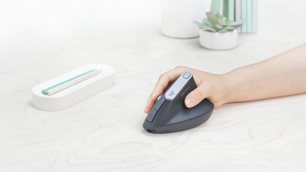 Logitech presenta MX VERTICAL, il mouse verticale che non fa stancare il polso