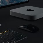 Concept: Mac mini insieme ad Apple Display e Magic Keyboard con Touch ID