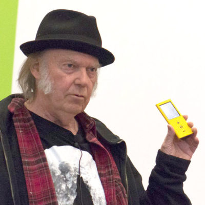 MacBook Pro “come la m**da”, parola di Neil Young