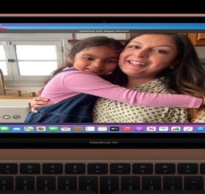 I nuovi MacBook Air e MacBook Pro M1 hanno una fotocamera a 720p, ma con alcuni miglioramenti