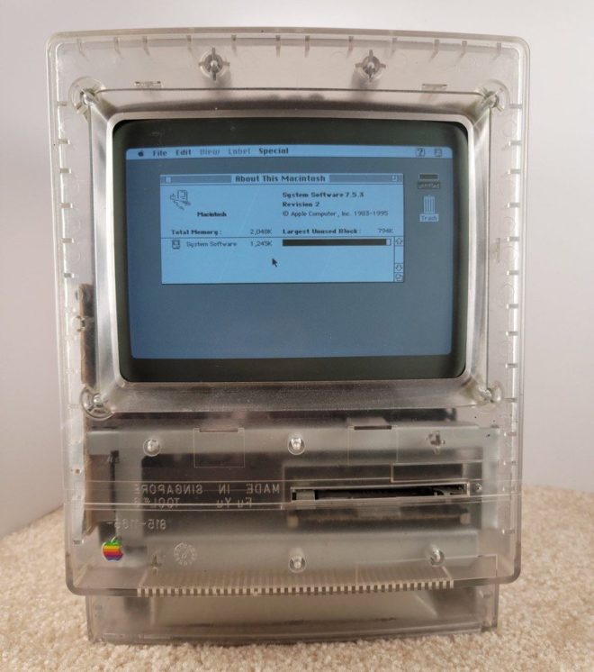 Prime immagini di un prototipo di Macintosh Classic con rivestimento trasparente