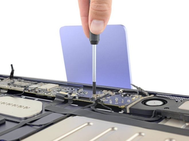 iMac M1 24 pollici smontato completamente da iFixit