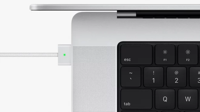 MacBook Pro tra ricarica veloce, alimentatore GaN e MagSafe