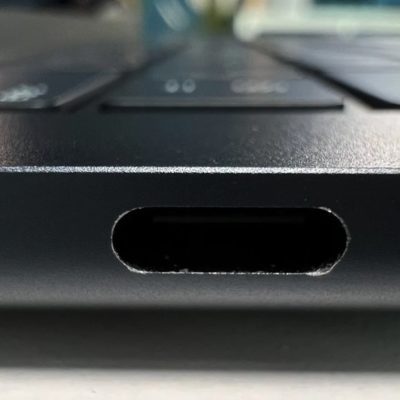 Il MacBook Air M2 color Mezzanotte attira graffi e impronte digitali