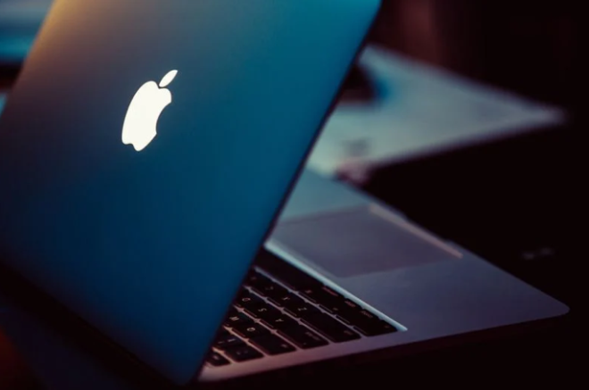Il logo Apple illuminato sui MacBook potrebbe tornare in futuro