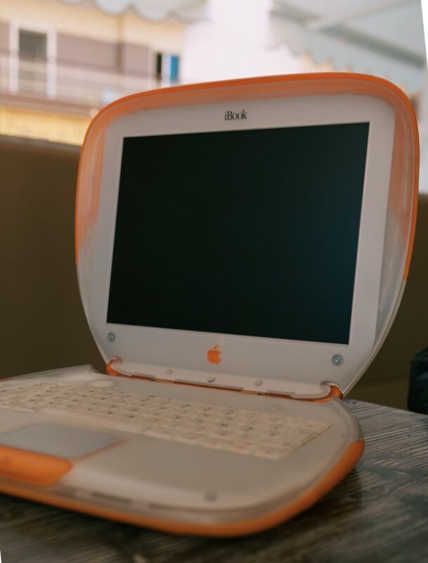 Design iBook G3